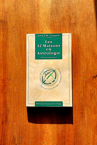 Les maisons astrologie - 12, en